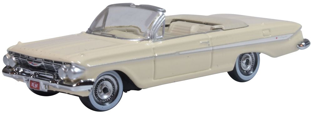 1/87 1961 Chevrolet Impala, Almond Beige and White (OFD87CI61005)