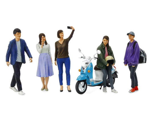 1/24 Campus Friends Set II 5 Figures and Scooter Plastic Model Kit (TAM24356)