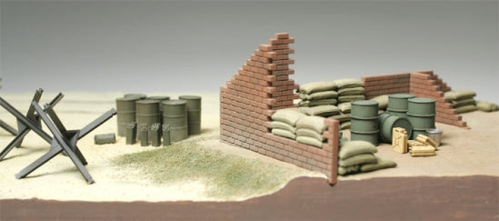 1/48 Brick Wall, Sand Bag and Barricade Set Plastic Model Kit (TAM32508)