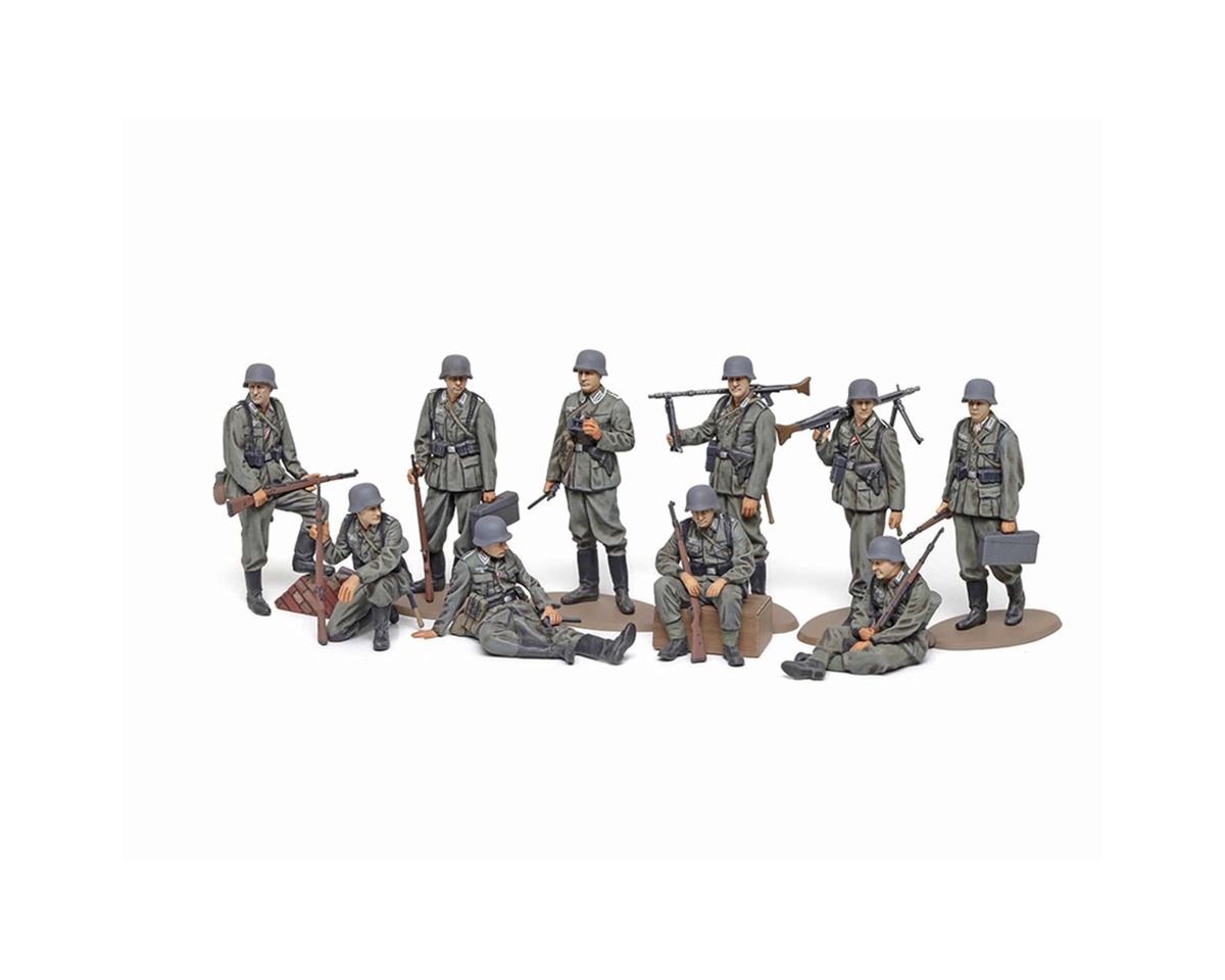 1/48 WWII German Wehrmacht Infantry Soldiers (10) Plastic Model Kit (TAM32602)