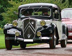 1/35 Citroen Traction 11CV Staff Car Plastic Model Kit (TAM35301)