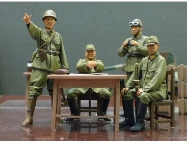 1/35 Japanese Army Officer Set (4) Plastic Model Kit (TAM35341)