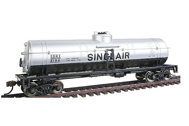 HO 40' Tank Car Ready to Run Sinclair Oil (931-1611)